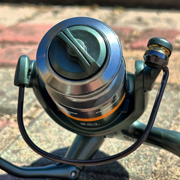 Котушка спінінгова Flagman Sensor 2000, 2+1 підшипник, алюмінієва шпуля, передній фрикціон, миттєвий антиреверс, легкий пластикови