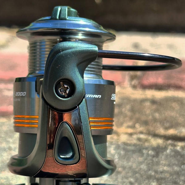 Котушка спінінгова Flagman Sensor 2000, 2+1 підшипник, алюмінієва шпуля, передній фрикціон, миттєвий антиреверс, легкий пластикови