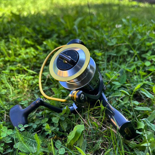 Котушка спінінгова Ryobi Ecusima 4000, 6+1 підшипник, алюмінієва шпуля з покриттям, кулісний механізм, міцний корпус, передній фри