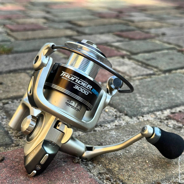 Котушка безінерційна Flagman Thunder Max 3000, 4+1 підшипник, алюмінієва шпуля, Anti-Twist, EVA кноб, передаточне число 5.0:1