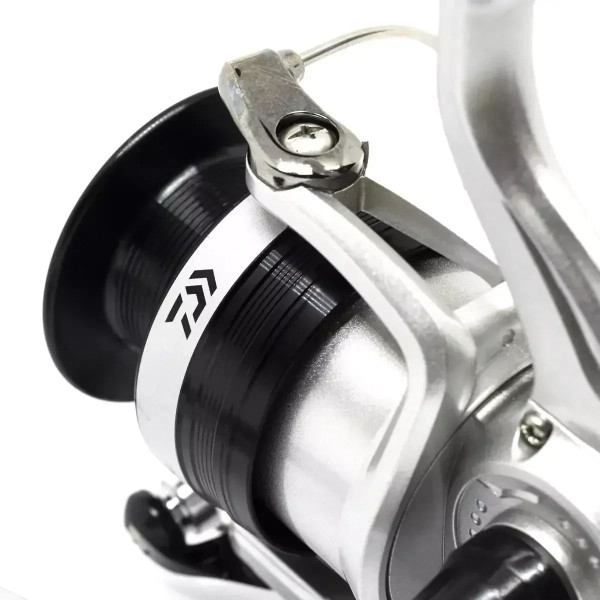 Котушка спінінгова Daiwa Sweepfire E 2000C, графітовий корпус, алюмінієва шпуля ABS, Twist Buster, для фідеру, матчевої та спінінг