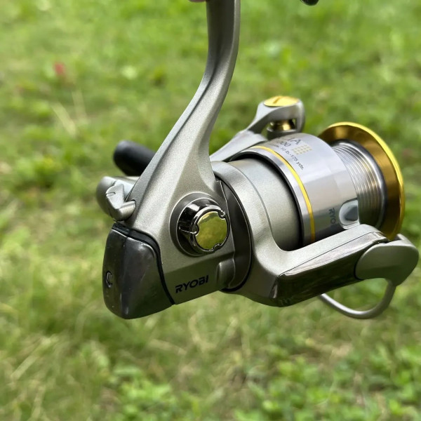 Котушка спінінгова Ryobi Excia MX 4000, 8+1 підшипник, металева шпуля, потужне фрикційне гальмо, плавний хід