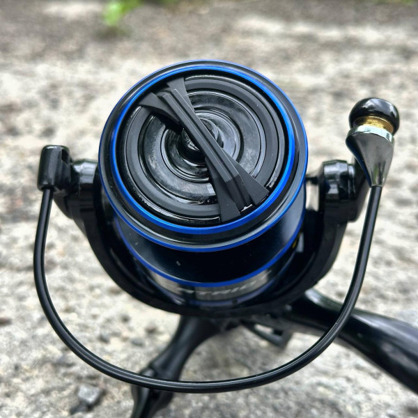 Фідерна котушка Flagman Patriot Twin Feeder 5500 з бейтранером, 5+1 підшипник, шпулі 0.3/270м та 0.3/400м, тяговий фрикціон