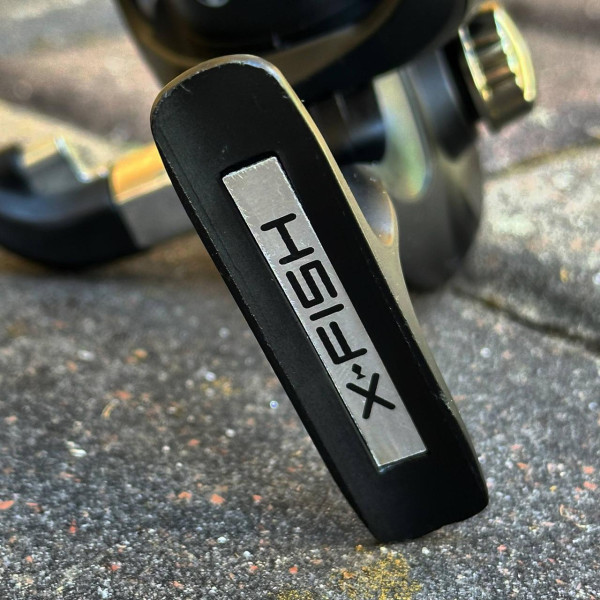 Спінінгова котушка X-Fish One 2000, 1 шарикопідшипник, безінерційна, пластикова шпуля, складна ручка, бюджетна модель