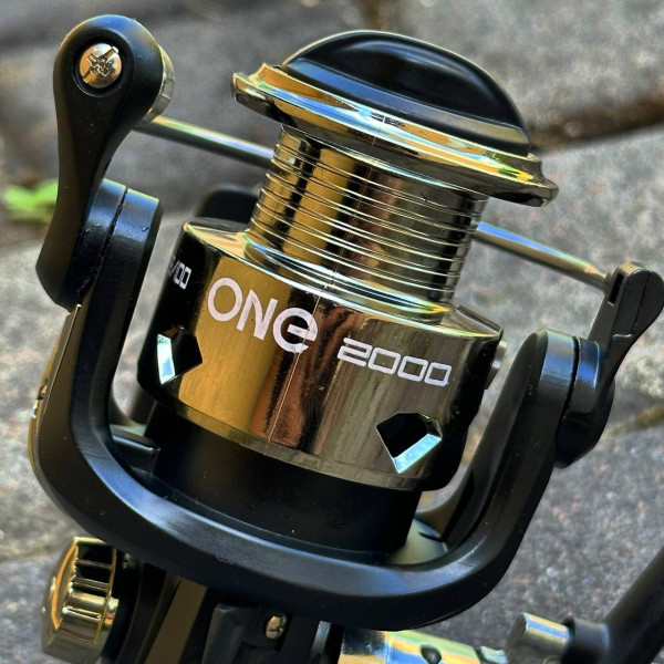 Спінінгова котушка X-Fish One 2000, 1 шарикопідшипник, безінерційна, пластикова шпуля, складна ручка, бюджетна модель