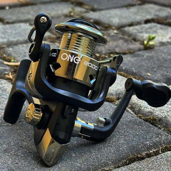 Спінінгова котушка X-Fish One 2000, 1 шарикопідшипник, безінерційна, пластикова шпуля, складна ручка, бюджетна модель