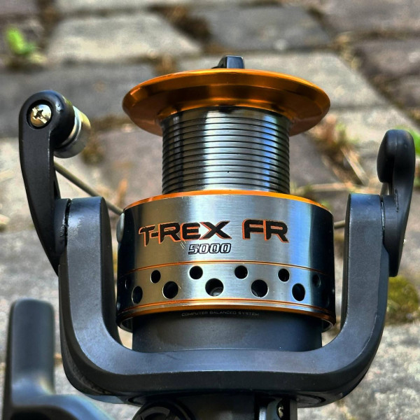 Коропова котушка Fishing ROI T-REX FR 5000 з бейтраннером, 3+1 підшипник, пластикова шпуля, потужний механізм, надійна