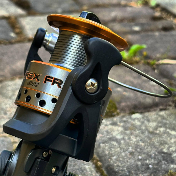 Коропова котушка Fishing ROI T-REX FR 5000 з бейтраннером, 3+1 підшипник, пластикова шпуля, потужний механізм, надійна