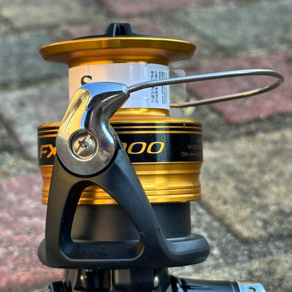 Катушка спиннинговая Shimano FX 4000 FC, 2+1 шарикоподшипник, алюминиевая шпуля AR-C, корпус XT-7