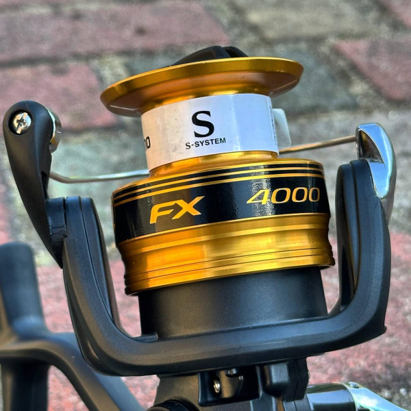 Катушка спиннинговая Shimano FX 4000 FC, 2+1 шарикоподшипник, алюминиевая шпуля AR-C, корпус XT-7