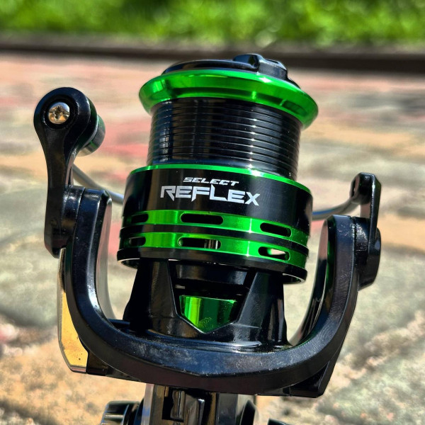 Спінінгова котушка Select Reflex 2500, 4+1 підшипник, передній фрикціон, передатне число 5.2:1, алюмінієва шпуля