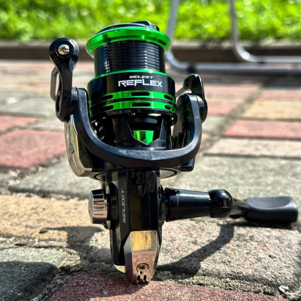 Спінінгова котушка Select Reflex 2500, 4+1 підшипник, передній фрикціон, передатне число 5.2:1, алюмінієва шпуля