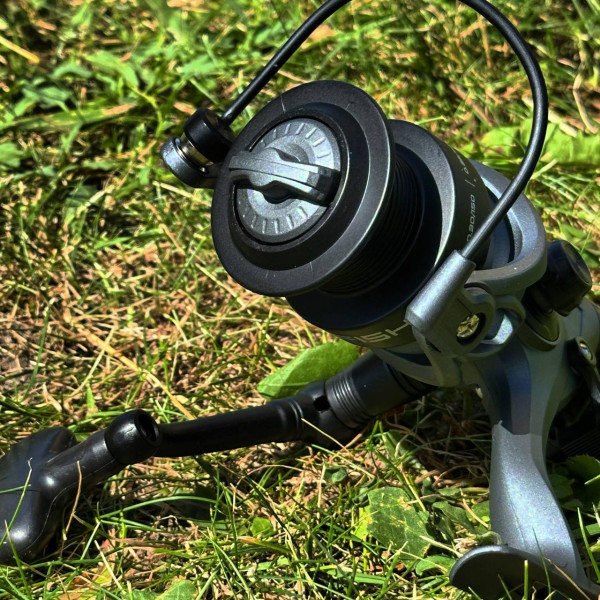 Фидерная катушка X-Fish Trophy Baitrunner 4000, безынерционная, передний фрикцион, 1+1BB, передаточное число 5