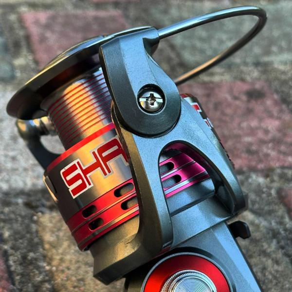 Катушка безынерционная Bratfishing Shar Pei 6000 RD, 5+1 подшипник, задний фрикцион, металлическая шпуля