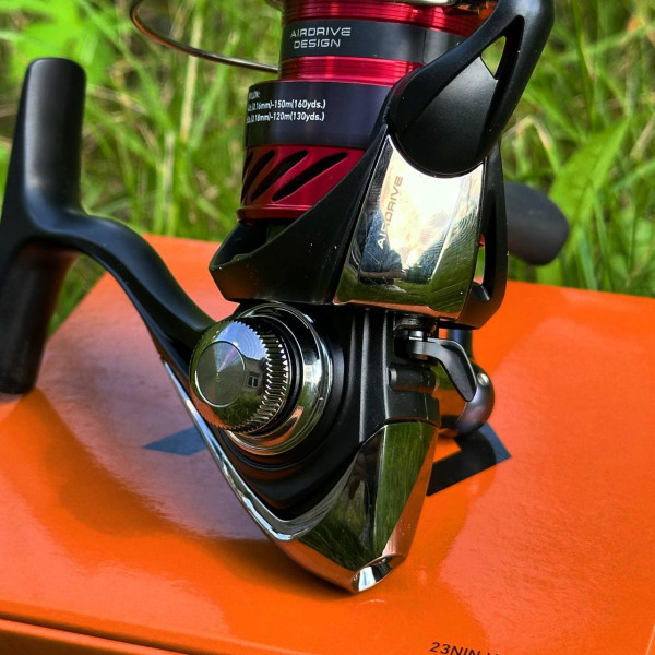 Катушка безынерционная Daiwa Ninja '23 LT 2000, спиннинговая, легкая, 5 подшипников, передний фрикцион