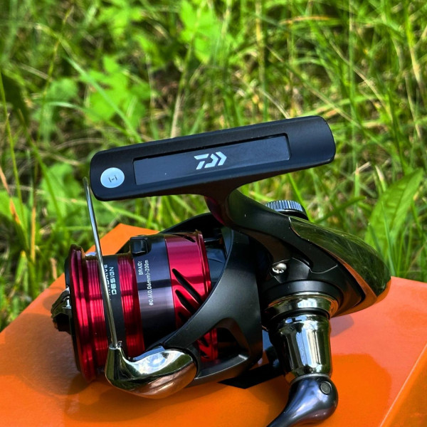 Катушка безынерционная Daiwa Ninja '23 LT 2000, спиннинговая, легкая, 5 подшипников, передний фрикцион