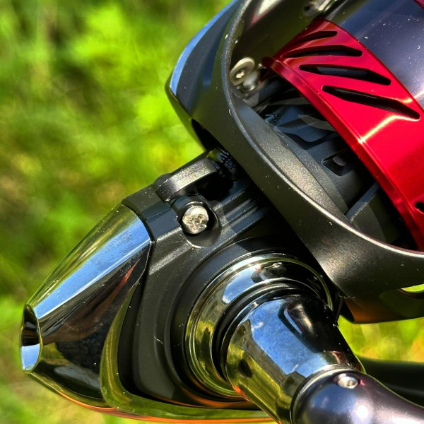 Катушка безынерционная Daiwa Ninja '23 LT 2000, спиннинговая, легкая, 5 подшипников, передний фрикцион