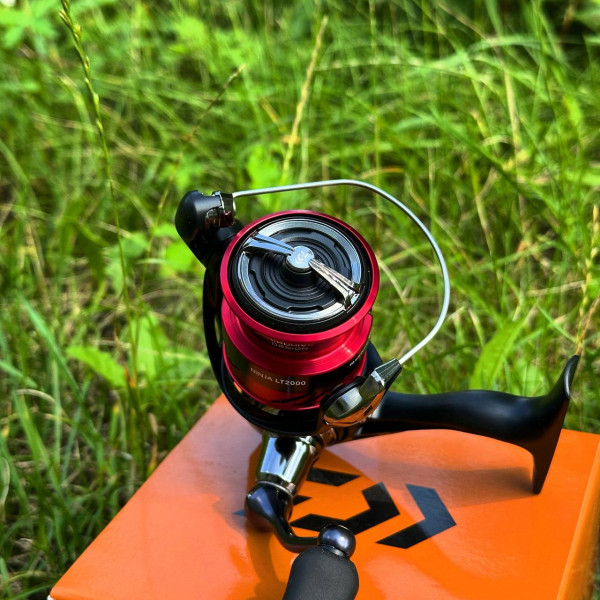 Катушка безынерционная Daiwa Ninja '23 LT 2000, спиннинговая, легкая, 5 подшипников, передний фрикцион