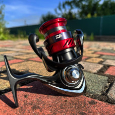 Катушка безынерционная Daiwa Ninja '23 LT 2500, спиннинговая, 4+1 подшипник, передний фрикцион, легкая