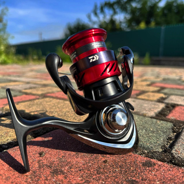 Катушка безынерционная Daiwa Ninja '23 LT 2500, спиннинговая, 4+1 подшипник, передний фрикцион, легкая