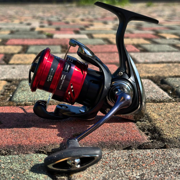 Катушка безынерционная Daiwa Ninja '23 LT 2500, спиннинговая, 4+1 подшипник, передний фрикцион, легкая