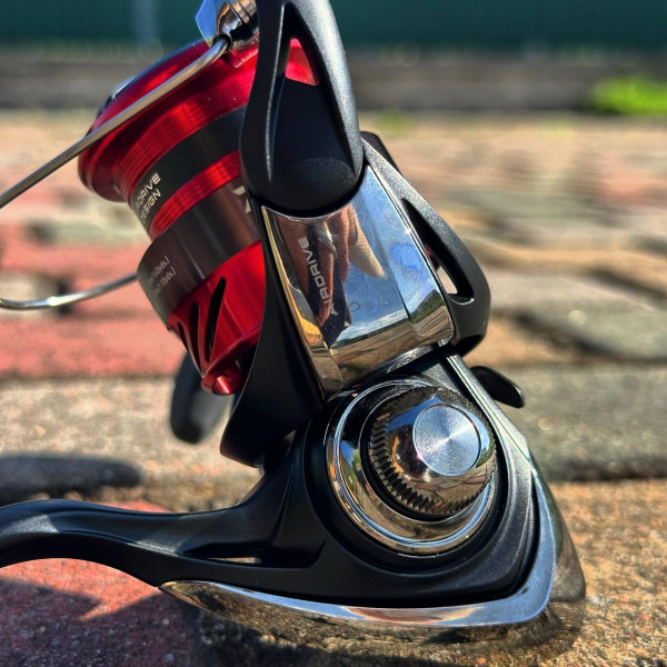 Катушка безынерционная Daiwa Ninja '23 LT 2500, спиннинговая, 4+1 подшипник, передний фрикцион, легкая
