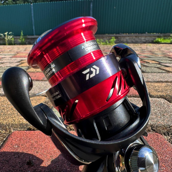 Катушка безынерционная Daiwa Ninja '23 LT 2500, спиннинговая, 4+1 подшипник, передний фрикцион, легкая
