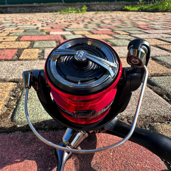 Катушка безынерционная Daiwa Ninja '23 LT 2500, спиннинговая, 4+1 подшипник, передний фрикцион, легкая
