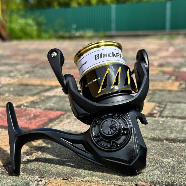 Безынерционная катушка Flagman BlackFire 2500S '23, 3+1 подшипник, передний фрикцион, алюминиевая шпуля