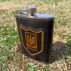 Фляга черная с тризубом кожаная