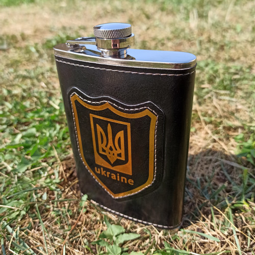Фляга черная с тризубом кожаная