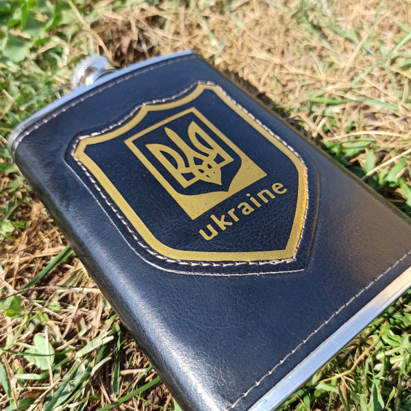 Фляга чорна із тризубом шкіряна
