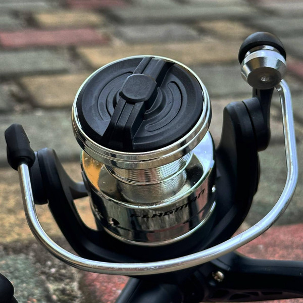 Катушка безынерционная Flagman AVENGER BOLO 1000, передний фрикцион, 1 подшипник, пластиковый корпус
