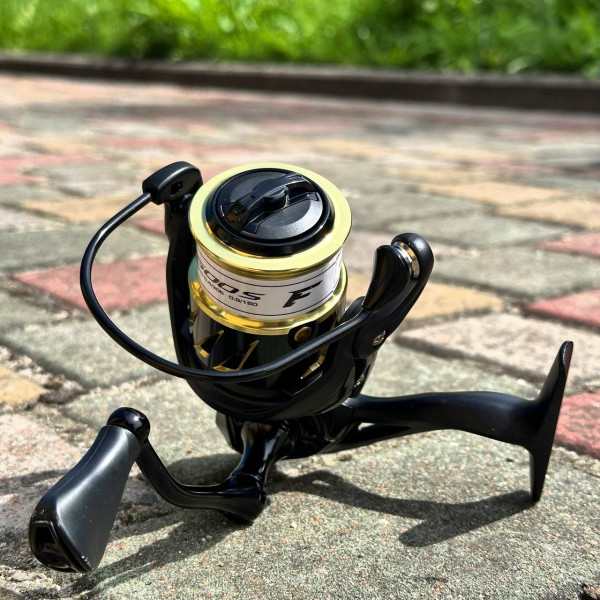Котушка спінінгова Flagman BlackFire 3000S '23, легкий графітовий корпус, алюмінієва низькопрофільна шпуля