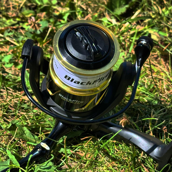 Катушка спиннинговая Flagman BlackFire 4000S '23, графитовый корпус, алюминиевая низкопрофильная шпуля