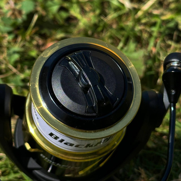 Катушка спиннинговая Flagman BlackFire 4000S '23, графитовый корпус, алюминиевая низкопрофильная шпуля