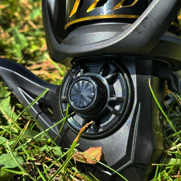 Катушка спиннинговая Flagman BlackFire 4000S '23, графитовый корпус, алюминиевая низкопрофильная шпуля