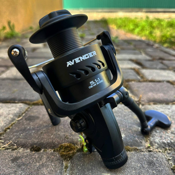 Котушка фідерна Flagman Avenger Carp Feeder 6000 з байтранером, 1BB, передній фрикціон, редукція 5.1:1, для лову коропа