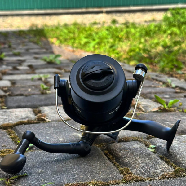Котушка фідерна Flagman Avenger Carp Feeder 6000 з байтранером, 1BB, передній фрикціон, редукція 5.1:1, для лову коропа