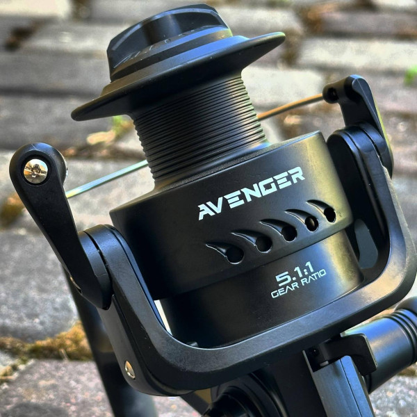 Котушка фідерна Flagman Avenger Carp Feeder 6000 з байтранером, 1BB, передній фрикціон, редукція 5.1:1, для лову коропа