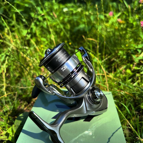 Безынерционная катушка Daiwa Exceler LT 3000-C 2023, легкая, с передним фрикционом, 4 подшипника
