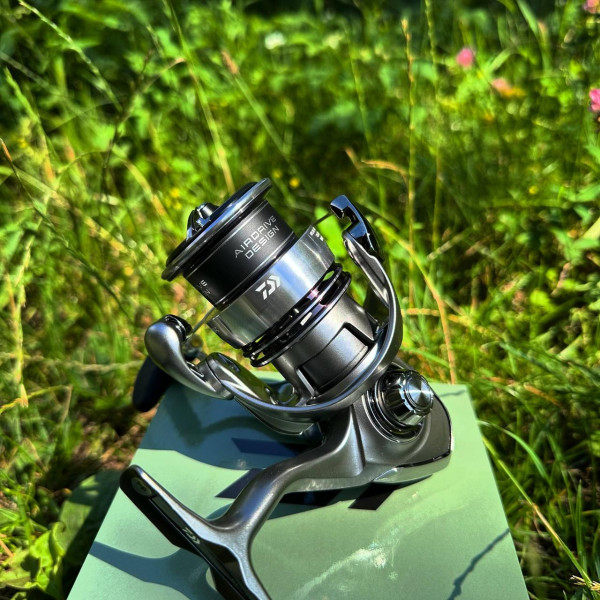 Безынерционная катушка Daiwa Exceler LT 3000-C 2023, легкая, с передним фрикционом, 4 подшипника