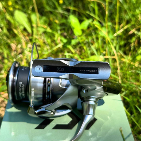 Безынерционная катушка Daiwa Exceler LT 3000-C 2023, легкая, с передним фрикционом, 4 подшипника