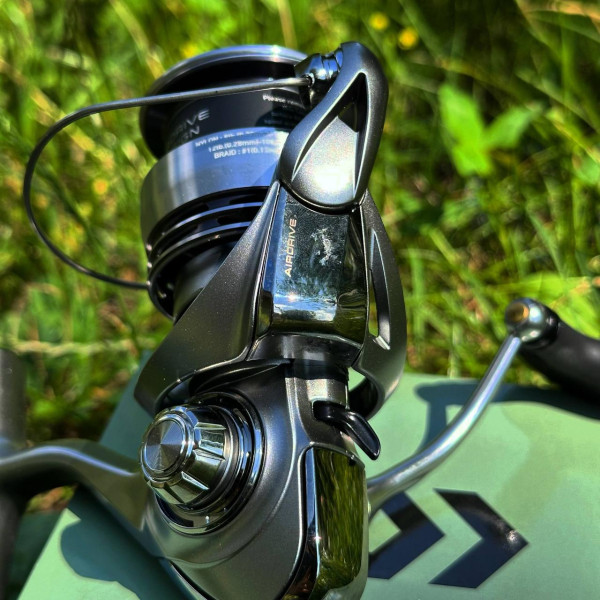 Безынерционная катушка Daiwa Exceler LT 3000-C 2023, легкая, с передним фрикционом, 4 подшипника