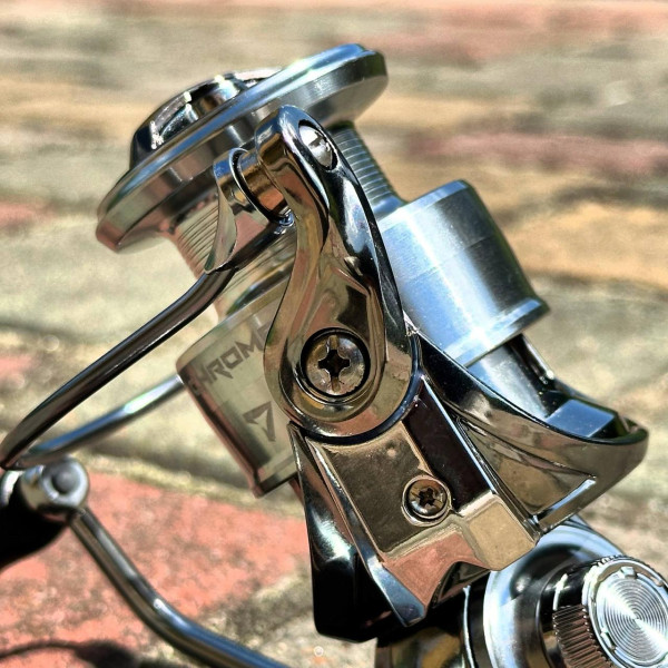 Катушка безынерционная Select Chrome 2000, 6+1 подшипников, алюминиевая шпуля, передаточное 5.2:1