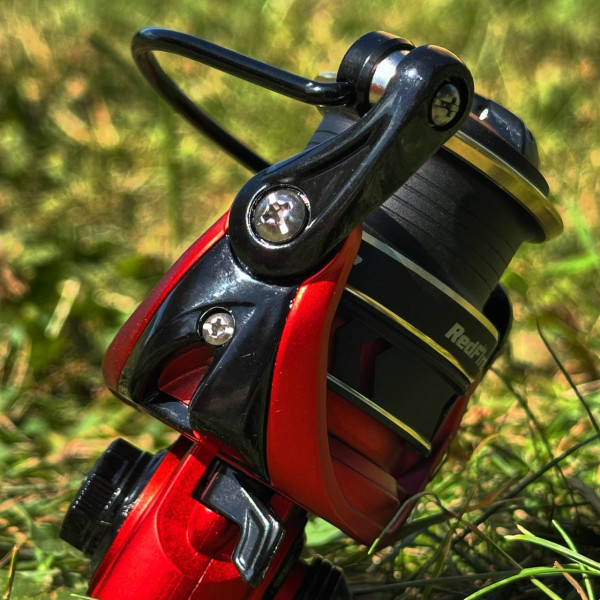 Катушка Flagman RedFire 2000S, спиннинговая, 5+1 подшипников, графитовый корпус, Anti-Twist, алюминиевая шпуля