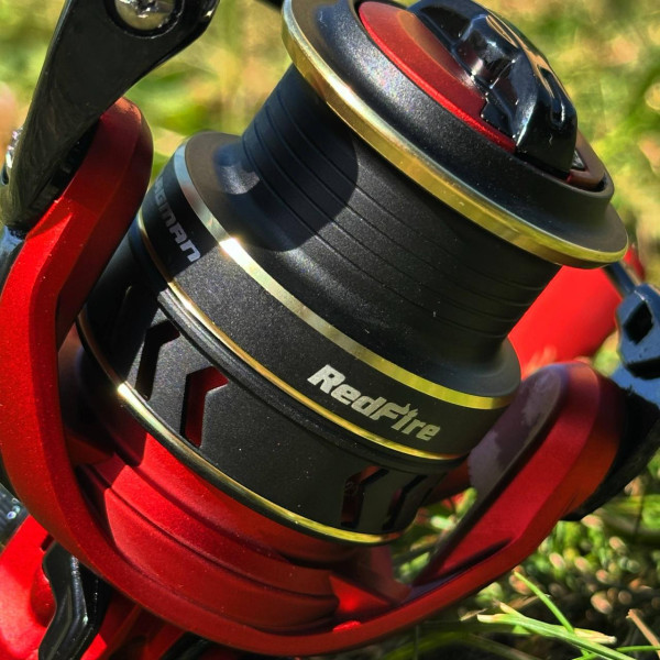 Котушка спінінгова Flagman RedFire 4000S, 5 підшипників, графітовий корпус, для джигу та воблерів