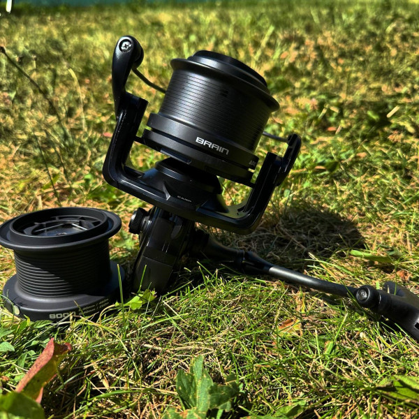 Котушка безінерційна Brain Apex Carp Big Pit 8000, 6+1 підшипник, передній фрикціон, Super Shallow Spool, передаточне число 4.11,