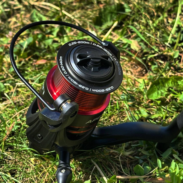 Котушка безінерційна Brain Apex III Feeder 5000S, 5+1 підшипник, передній фрикціон, передатне число 4.9:1, потужна для донної риби
