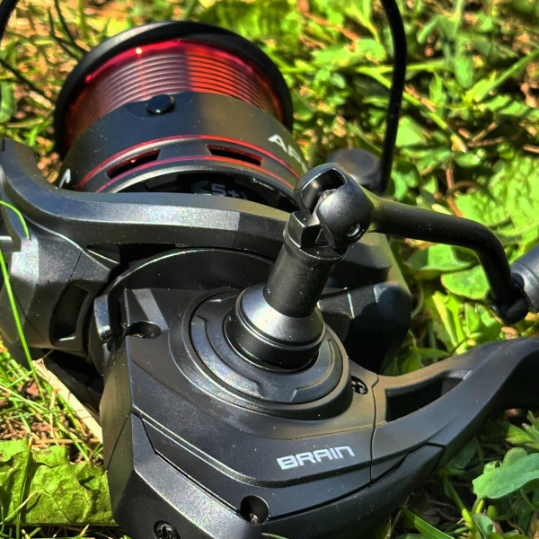 Котушка безінерційна Brain Apex III Feeder 5000S, 5+1 підшипник, передній фрикціон, передатне число 4.9:1, потужна для донної риби